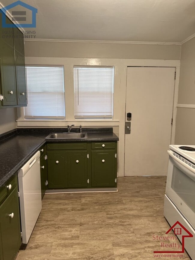 Photo - 3201 E 36th St