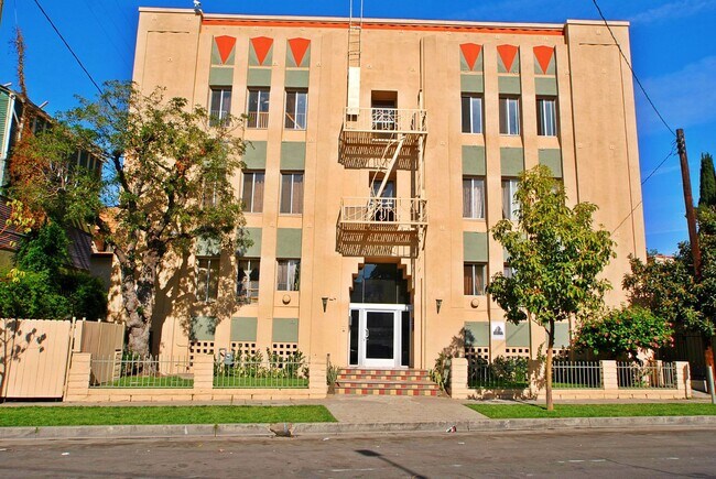 CCD - Country Club Dr. Apts.