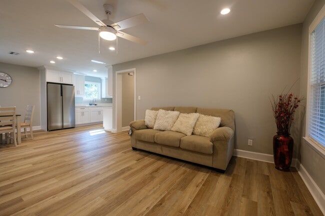 Photo - 1501 Sharon Rd