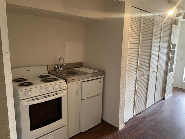 Photo - 1503 Delta St