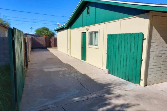 Photo - 720 E Brenda Dr
