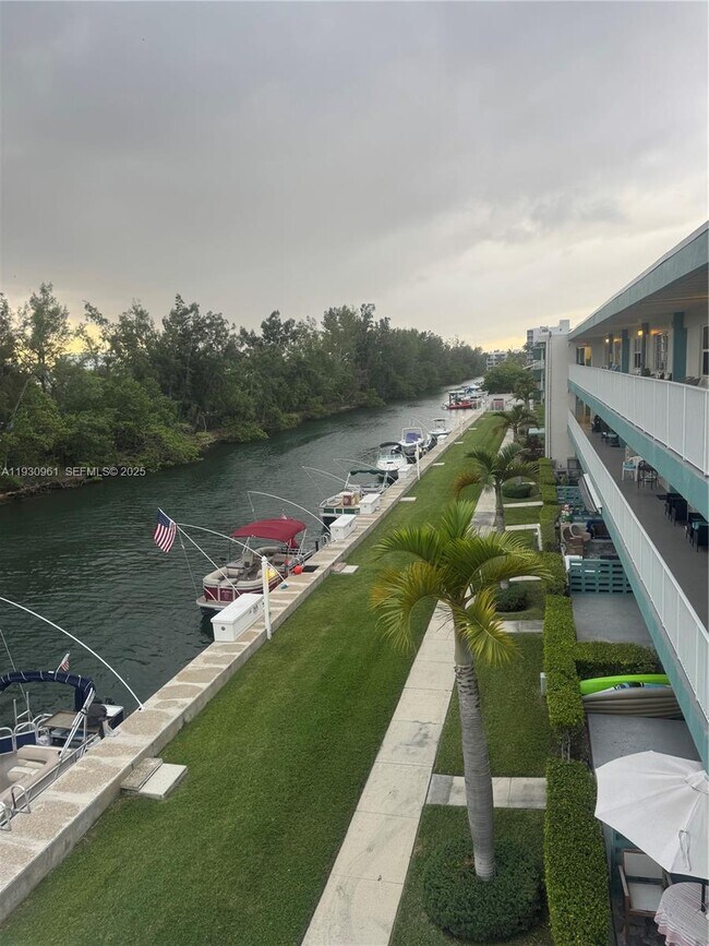 Building Photo - 3922 NE 166th St Unit S316