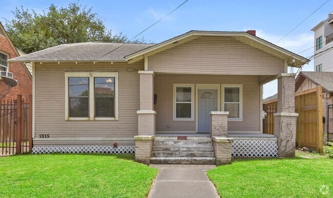 Building Photo - Adorable Montrose Bungaloq Rental