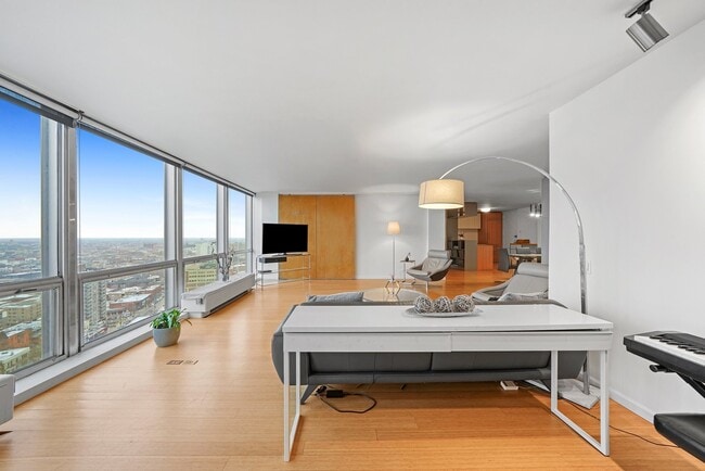 Photo - 2400 N Lakeview Ave Unit 2705