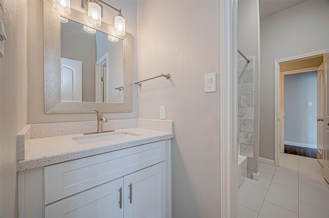 Photo - 5410 Portage Rock Ln