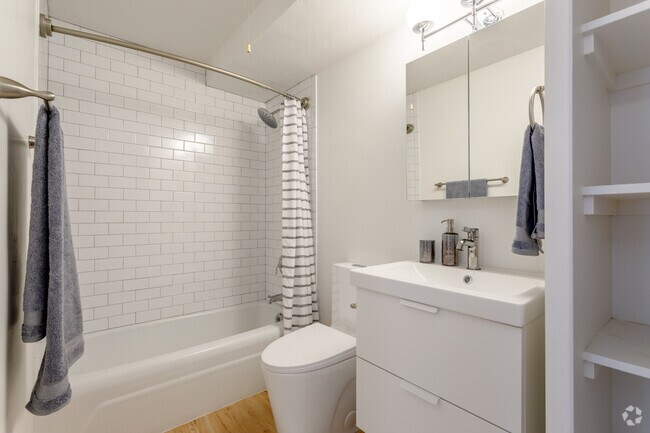 1BR, 1BA - 550 SF