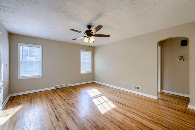 Photo - Charming 2 Bedroom With Spacious Living In Benson!!