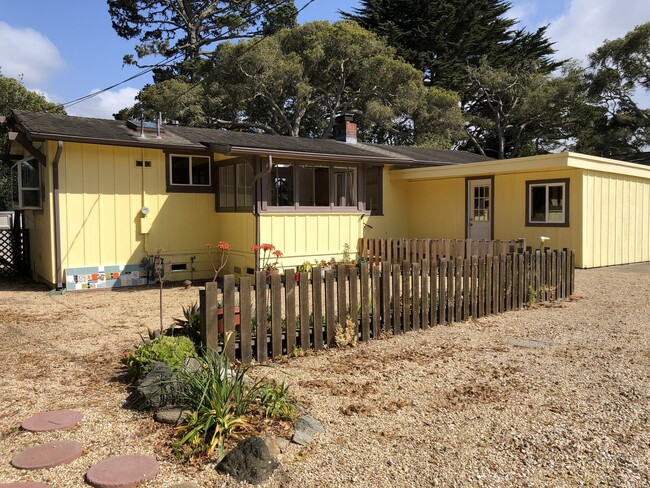 Adorable Two Bedroom in Pacific Grove! - Adorable Two Bedroom in Pacific Grove! Casa