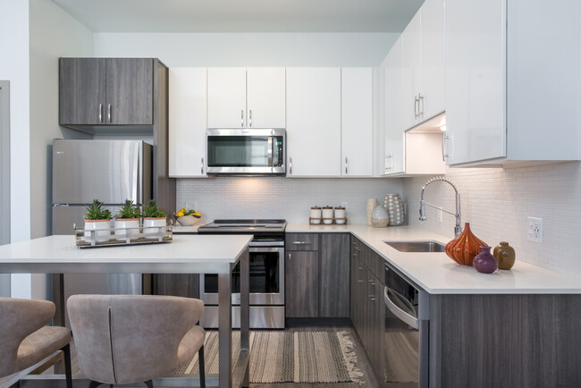 Kitchen - Altitude at Vizcaya Rental