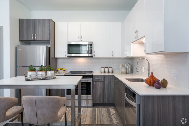 Kitchen - Altitude at Vizcaya Rental