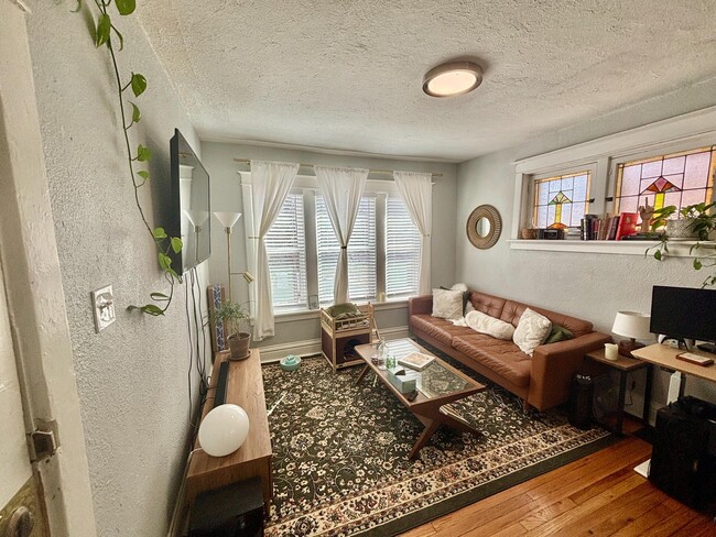 Photo - 5331 Bancroft Ave Unit 1W