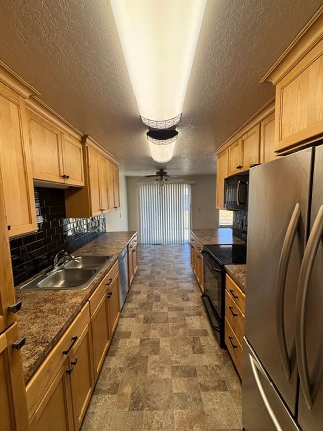 Photo - 408 E Pinehurst Dr