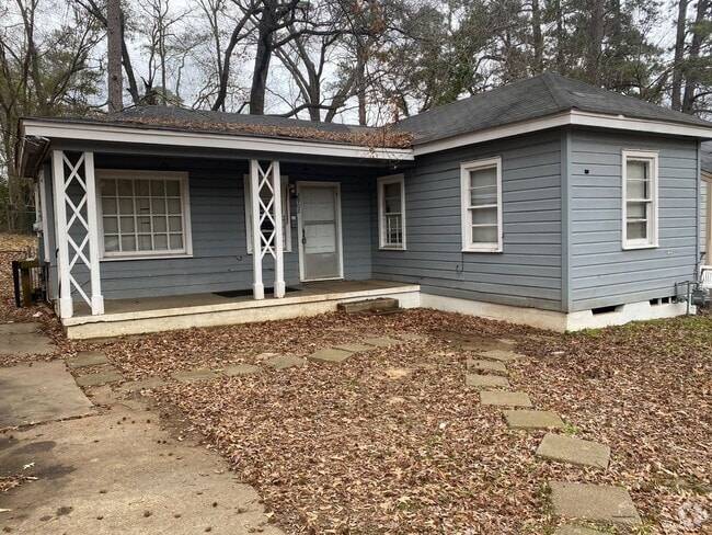 Building Photo - Cute Home, Large Yard