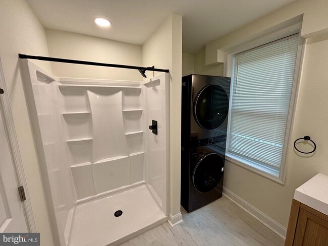 Photo - 41 W 5th St Unit 1