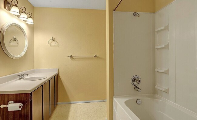 Photo - 12450 NE 130th Ct Unidad F303