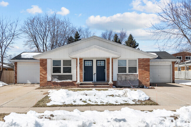 Building Photo - 2509-2511 N Locust St Rental