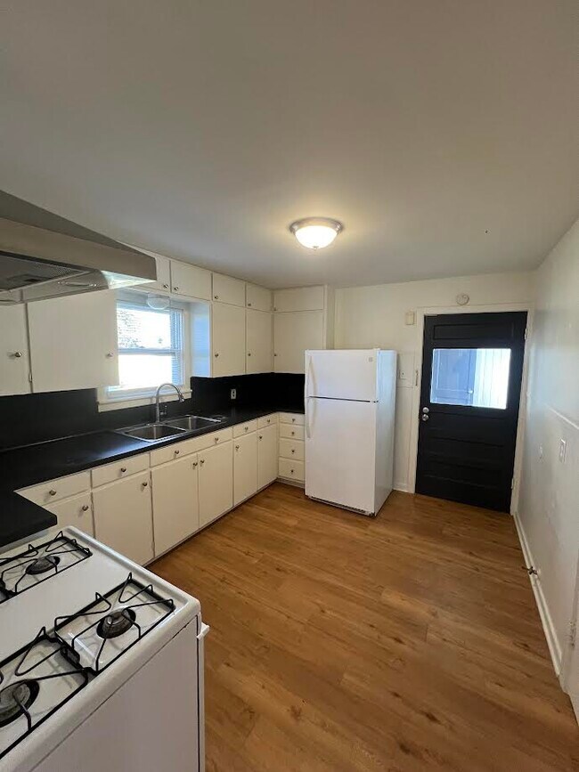 Photo - 100 North Ave E