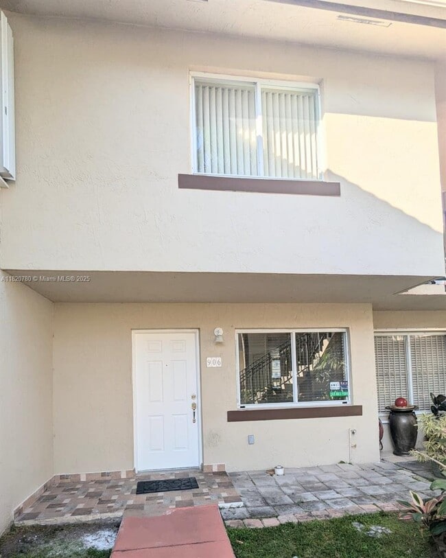 Photo - 431 NW 82nd Ave Townhome