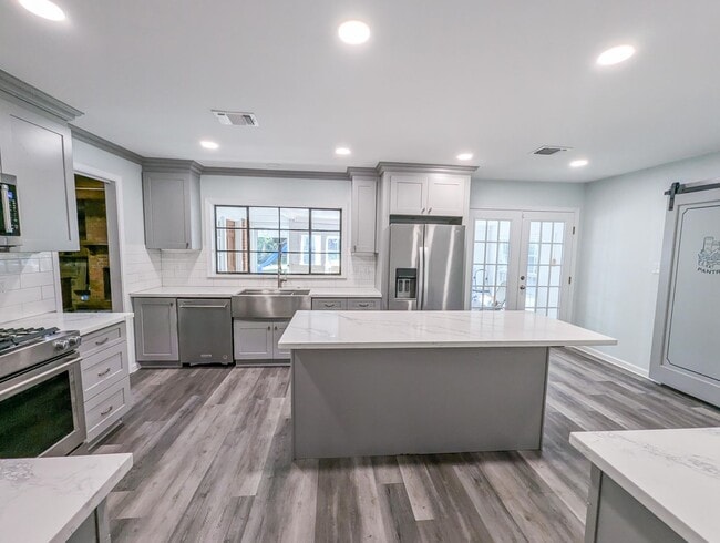 Photo - Spacious 4/3 bathroom Home