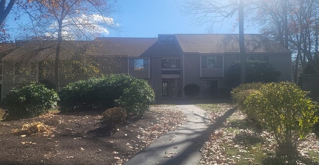 Building Photo - 5 Thayer Pond Dr Unit 6