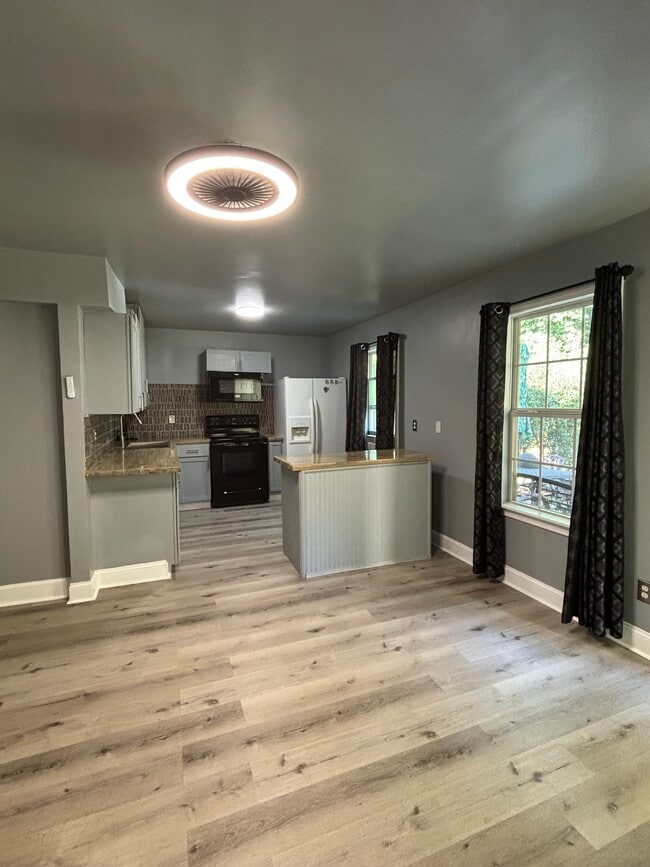 Building Photo - 4155 Round Stone Dr Rental