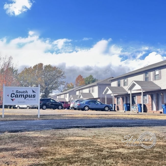 Building Photo - Charming South Campus Place Townhome! Unit 540 A