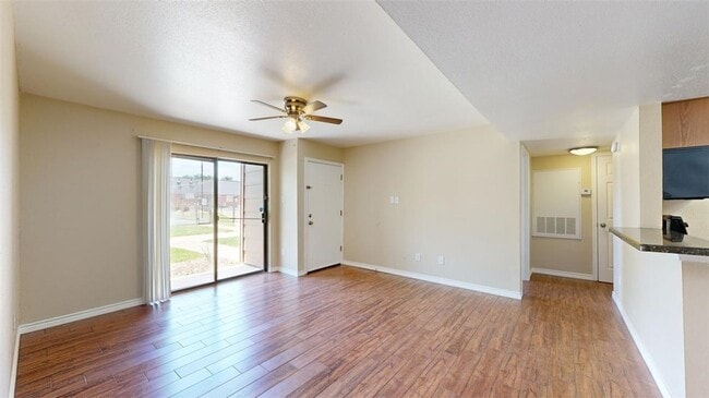 Photo - 904 University Oaks Blvd Unidad 97