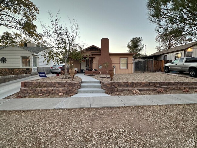 Building Photo - Boulder City Living! Rental