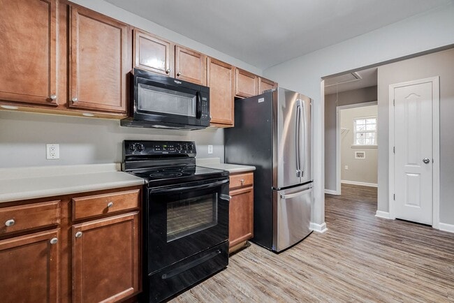 Photo - Charming 3BR Home/ Fenced Yard Convenient & Comfortable Living