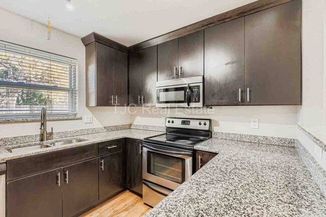 Photo - 3130 St Paul St