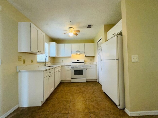 Photo - 3/2/1 Near Savona & California