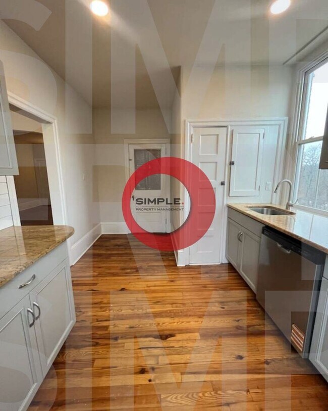 Photo - 556 Main St Unit B1