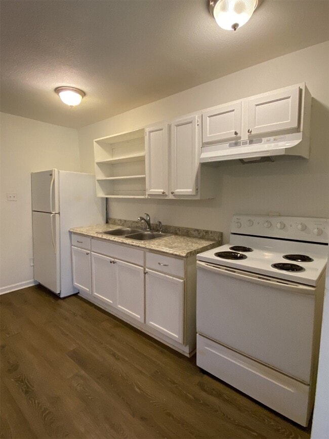 Building Photo - 5523 Avenue O 1/2 Ave Rental