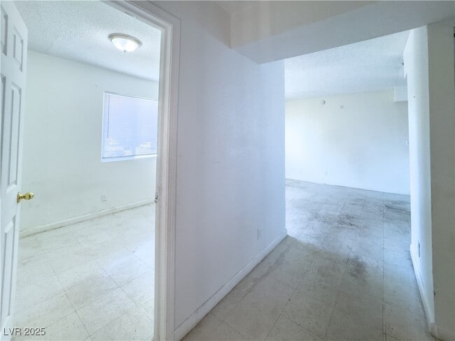 Building Photo - 25 Gold Bar Ct Rental