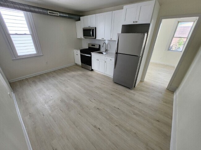 Photo - 348 W Queen Ln Unit 2