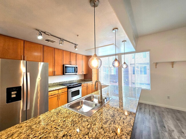 Building Photo - 6605 N 93RD Ave Unit 1086