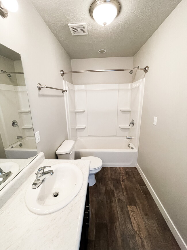 Photo - 631 E 380 N