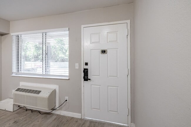 Photo - Alma Apartments