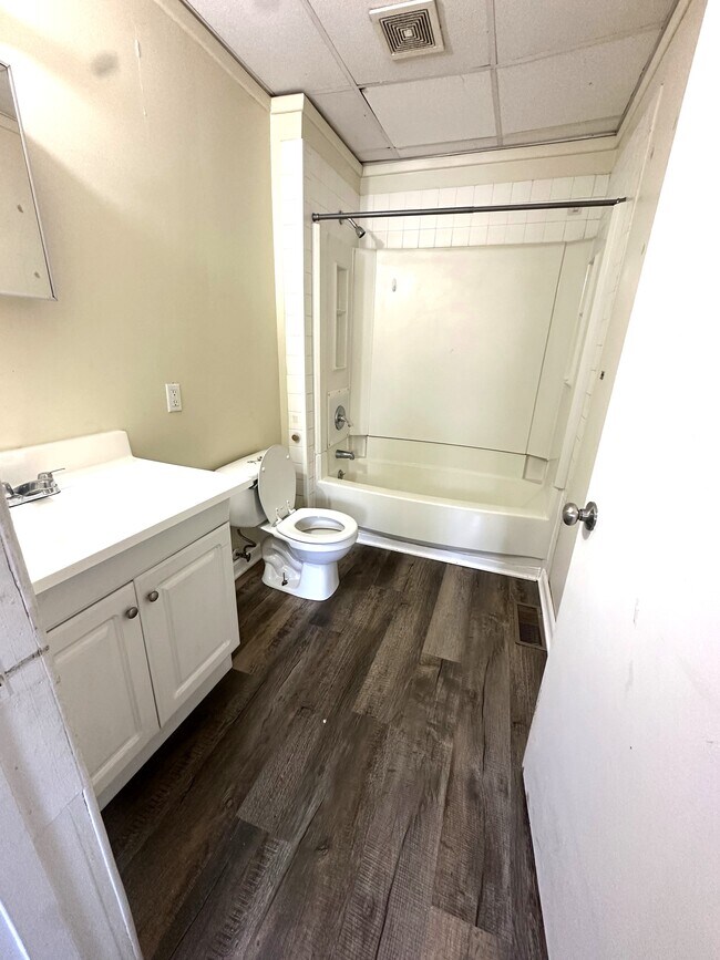 Photo - 439 W 8th St Unit 3