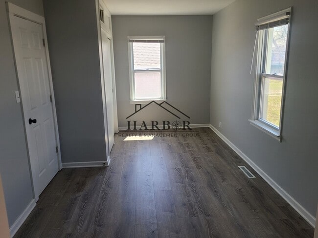 Photo - 1204 1st Ave NE