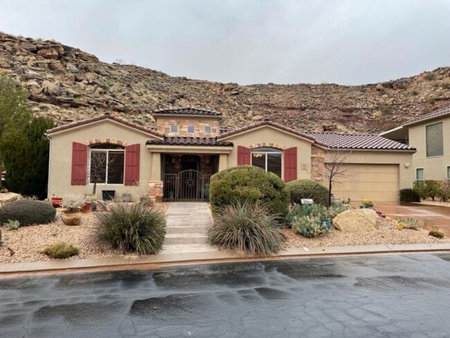 Building Photo - Beautiful Home In A Quiet Gated Community!