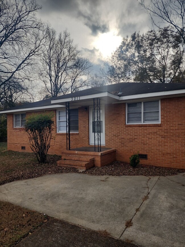 Building Photo - 3211 Meridian St N