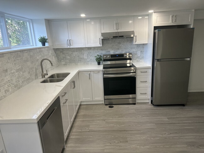 Building Photo - 27 Thora Av