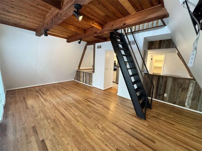 Photo - 2475 Hawk Creek Trail