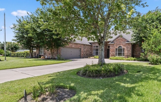 Photo - 118 Hillsborough Dr W