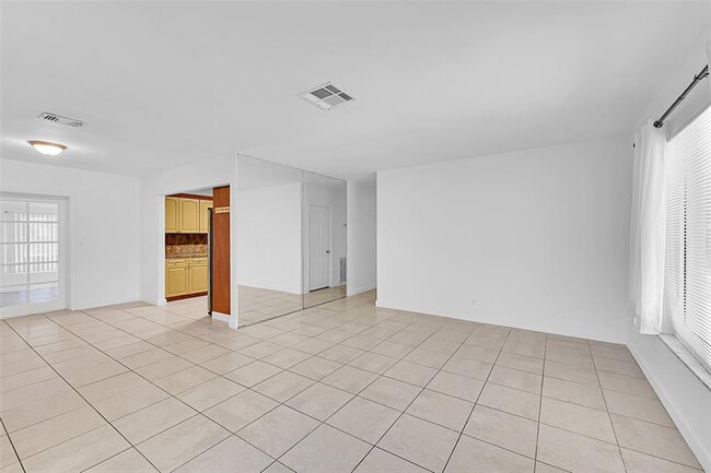 Photo - 6421 SW 16th St