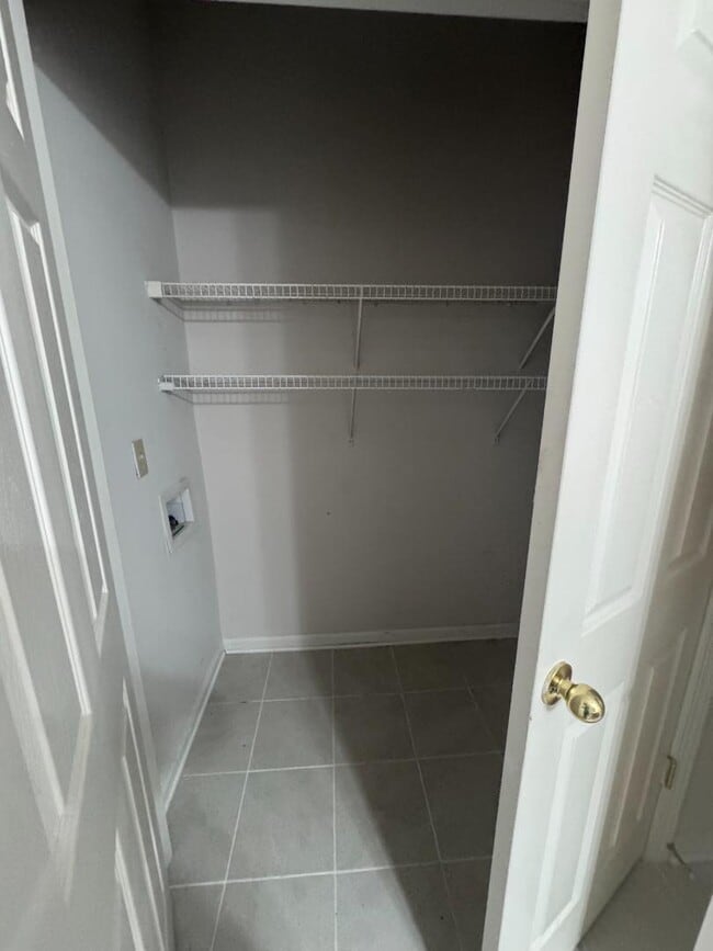 Photo - 3711 Lochdale Ter