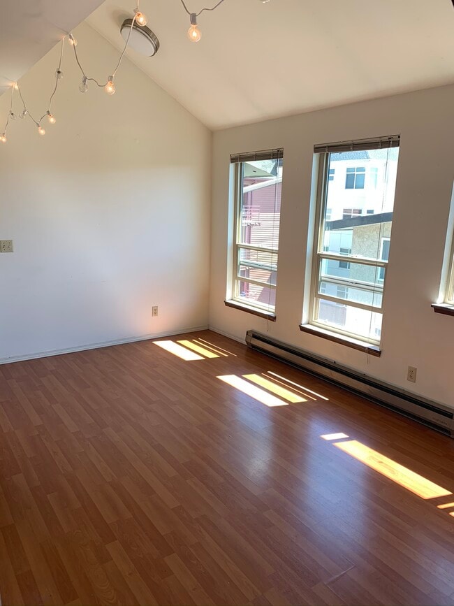 Photo - 4230 NE 8th Ave