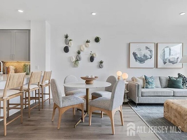 Building Photo - 2000 Schindler Dr