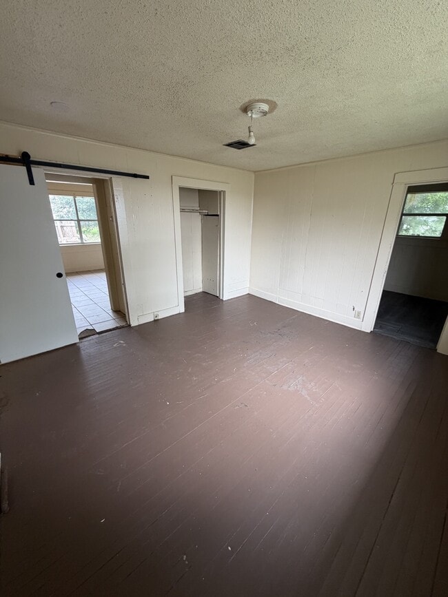 Photo - 515 W 10th St